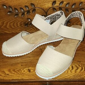 UNWORN Wedge Sandals